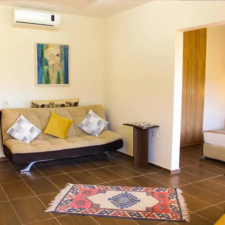 Papirus Hotel 2*
